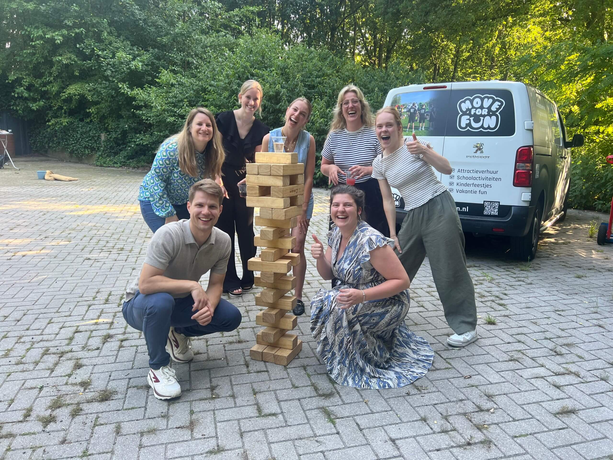 Teamuitje Reuze Jenga Teamuitje met leuke spellen