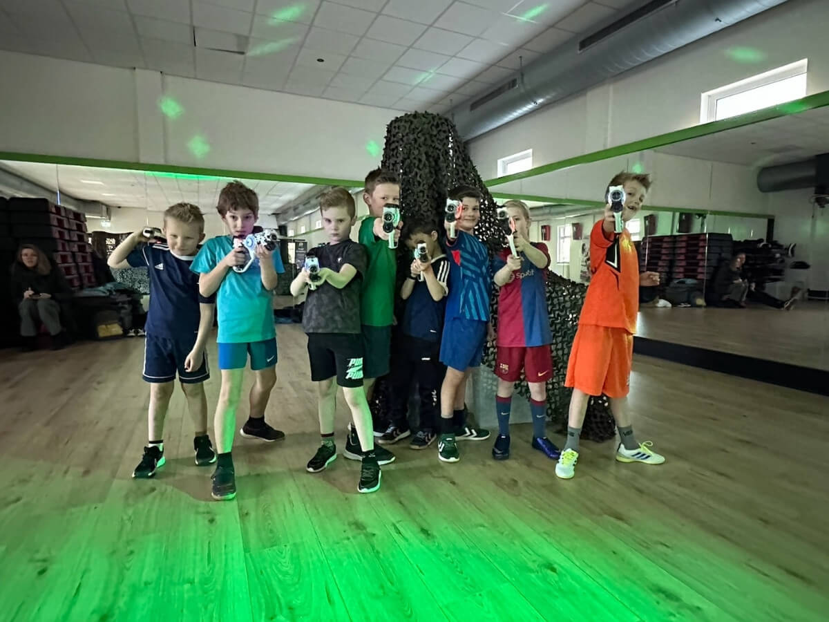 Lasergame Kinderfeestje – Certificaten in de Midexzaal Kinderen vieren het lasergame kinderfeestje met certificaten in de Midexzaal