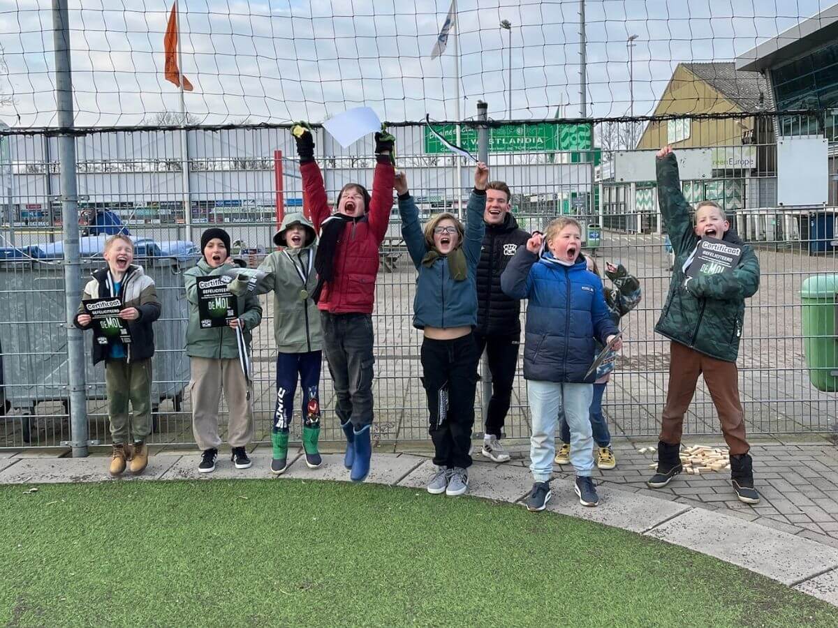 Groepsfoto Wie is de Mol kinderfeestje Westland Groepsfoto van kinderen na het Wie is de Mol kinderfeestje bij Move For Fun