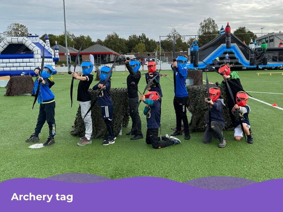 Archery tag bij Mix Feestje – Actief kinderfeestje Westland Kinderen spelen archery tag tijdens een Mix Feestje kinderfeestje in Westland