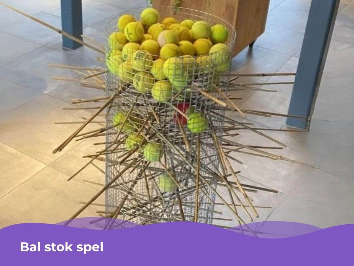 Bal-stok spel bij Mix Feestje – Kinderfeestje Westland Bal-stok spel tijdens een Mix Feestje kinderfeestje in Westland